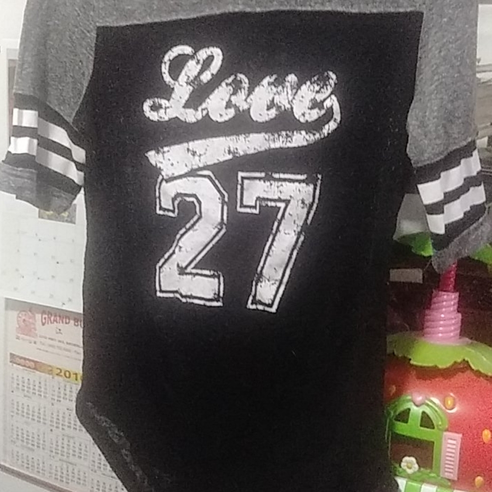 Assorted clothing - Picture 10 of 11